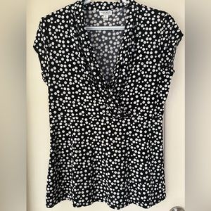 Nine West polka dot v neck shirt size small